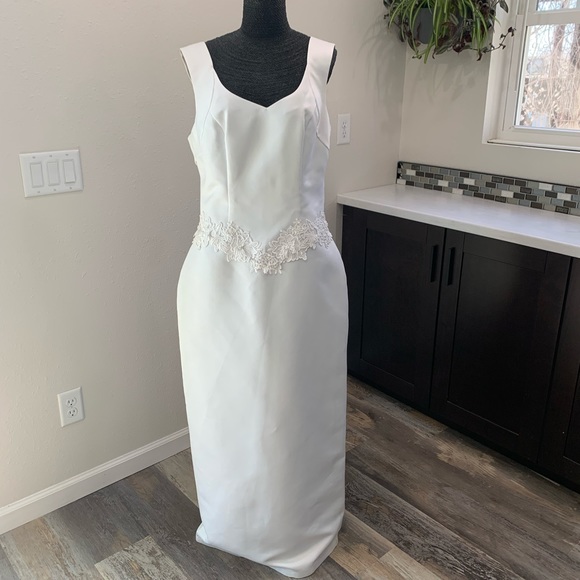 🚫SOLD🚫Wedding Sleeveless Beaded Column Silhouette Sample BridalGown Sz 16 - Picture 3 of 8